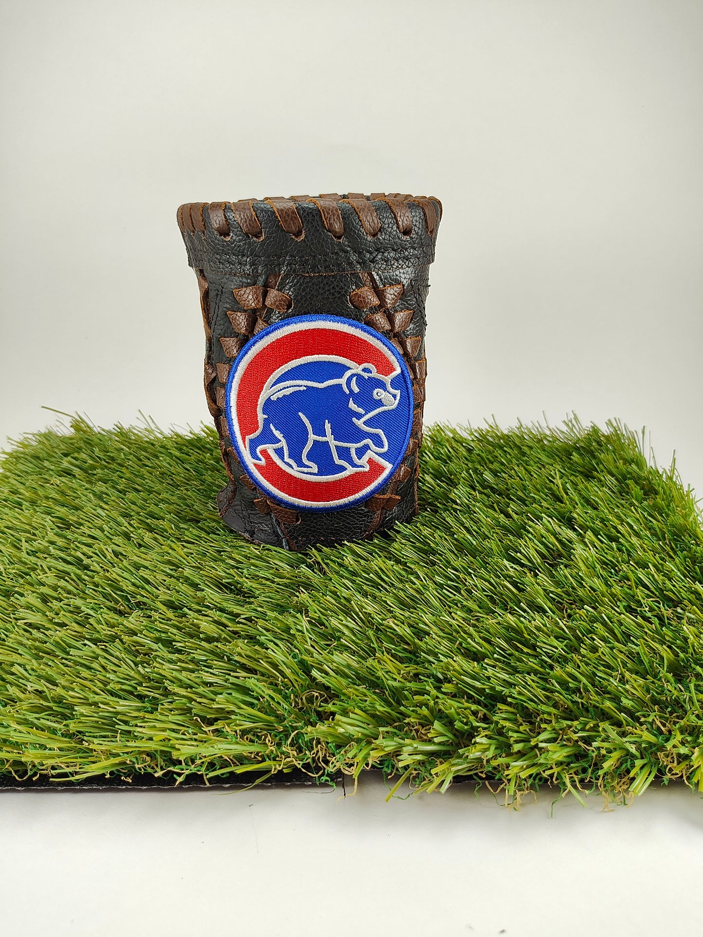 Short Black Diamond Coozie - Chicago Cubs Walking Bear Blue