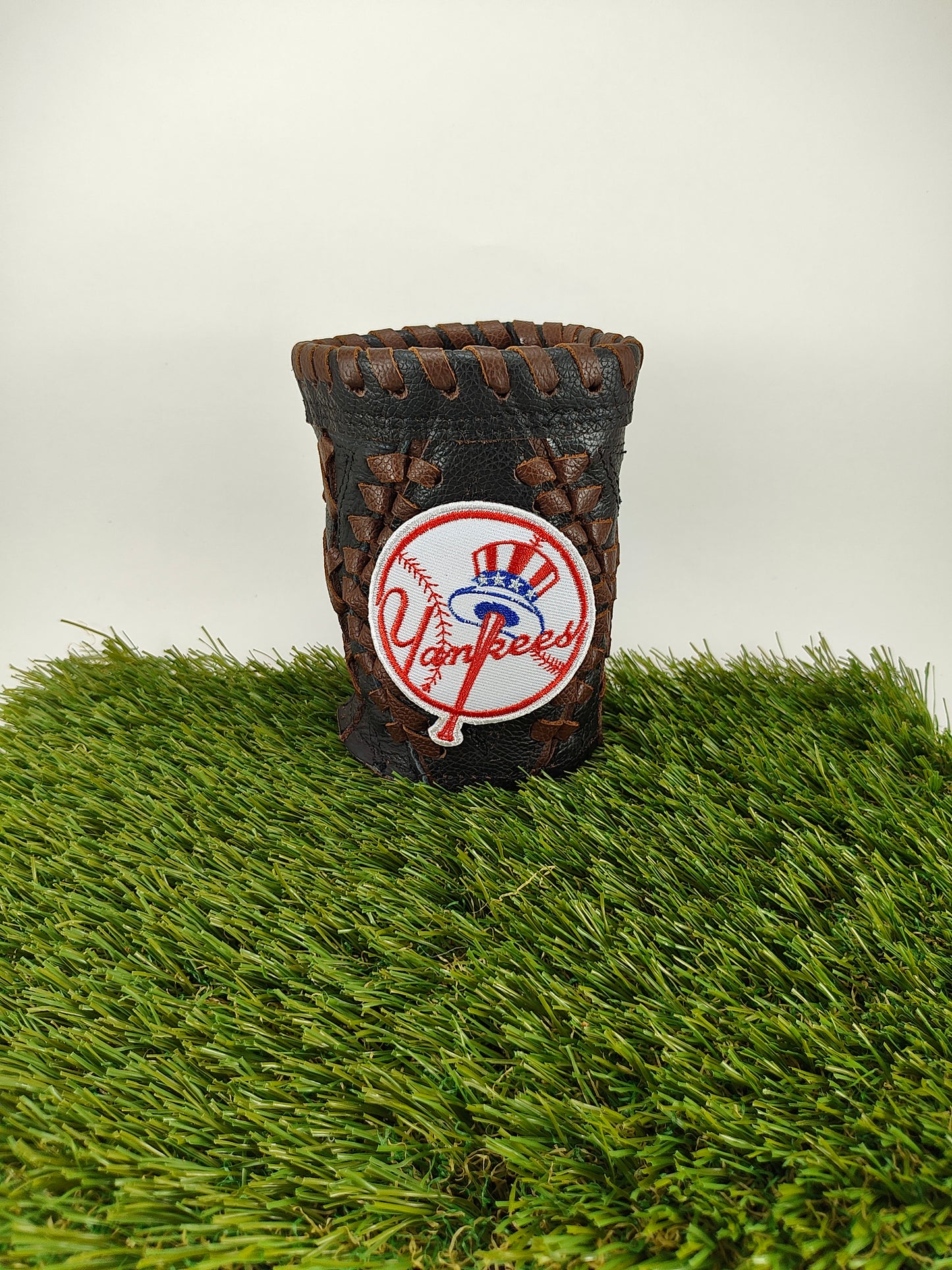 Short Black Diamond Coozie - New York Yankees Top Hat
