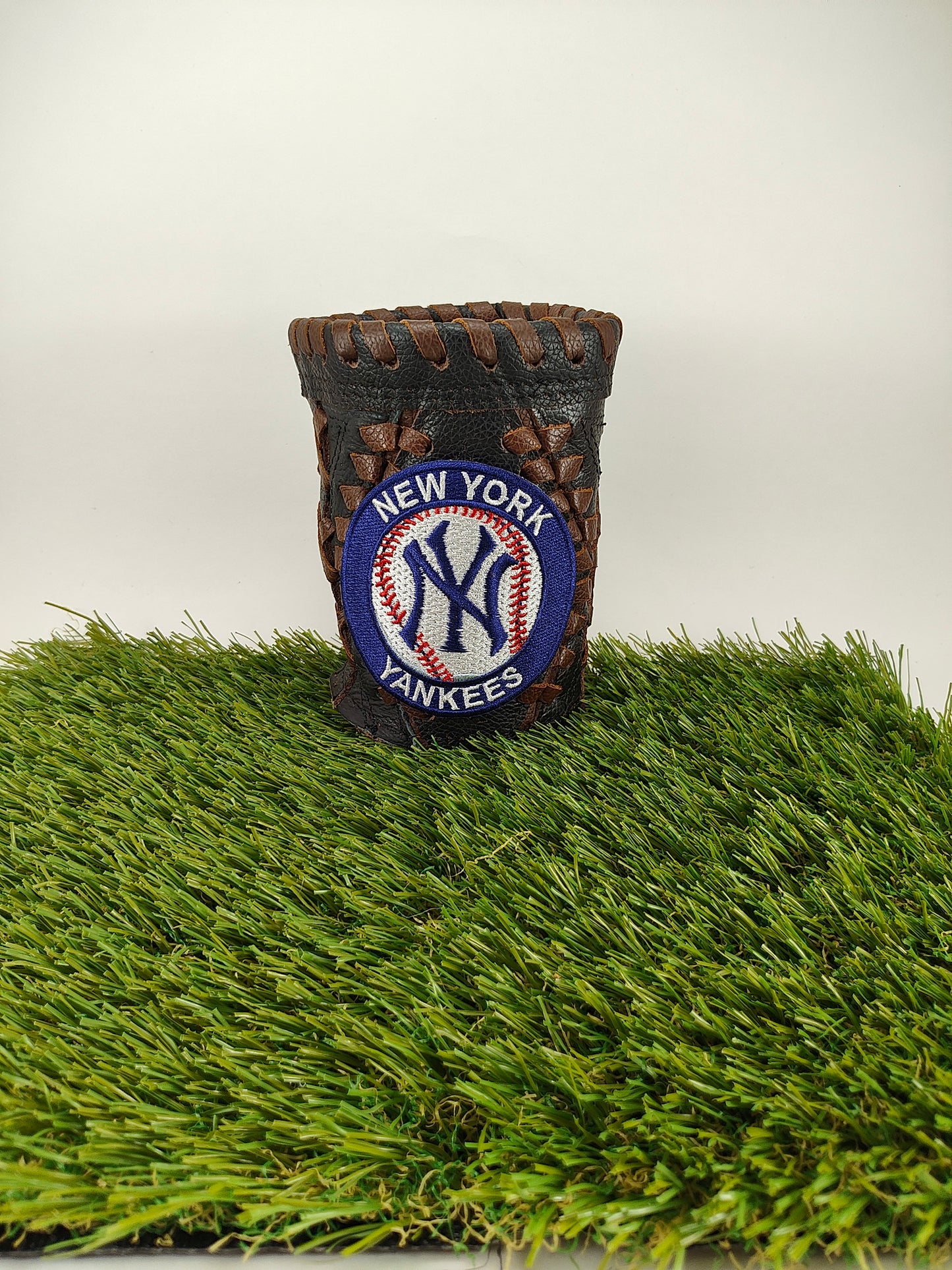 Short Black Diamond Coozie - New York Yankees NY Ball