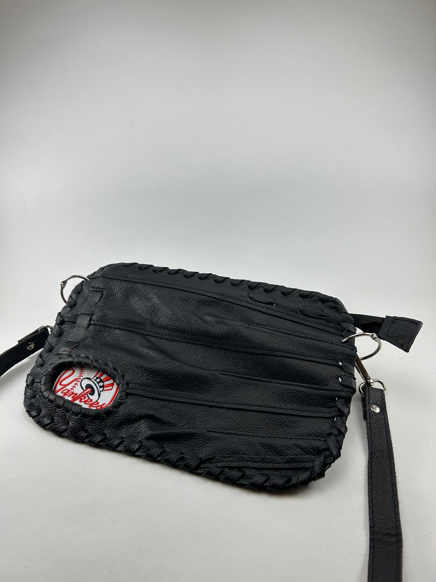 Black Finger Glove Purse - New York Yankees Tophat