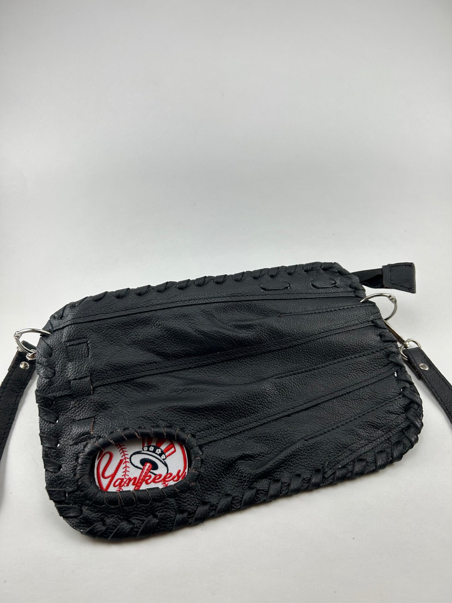 Black Finger Glove Purse - New York Yankees Tophat
