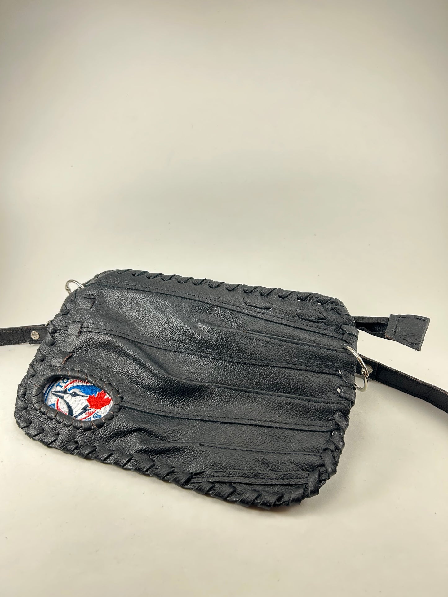 Black Finger Glove Purse - Toronto Blue Jays Round