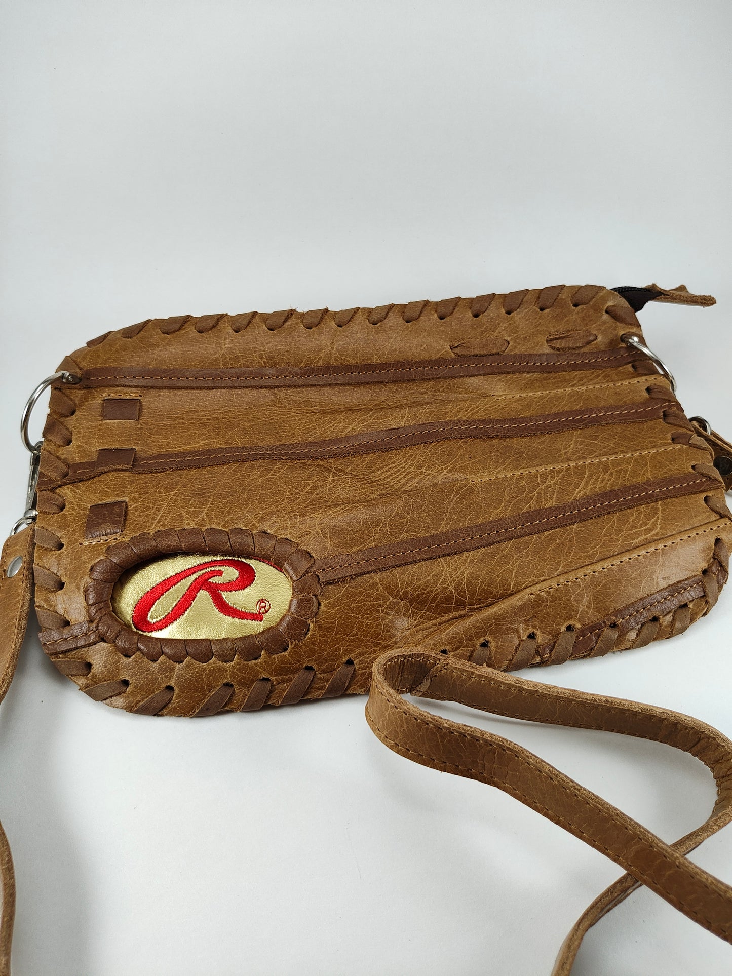 Finger Glove Purse - Rawlings R On Gold