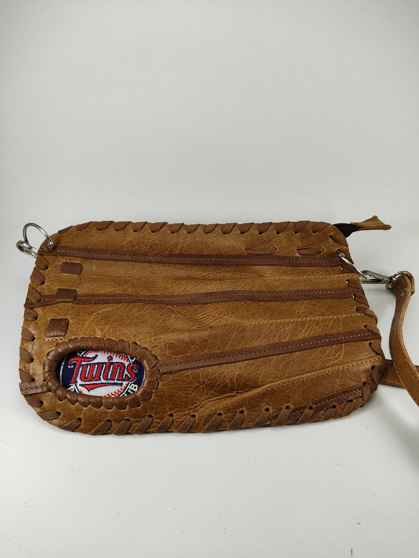 Glove Finger Purse - Minnesota Twins Emblem