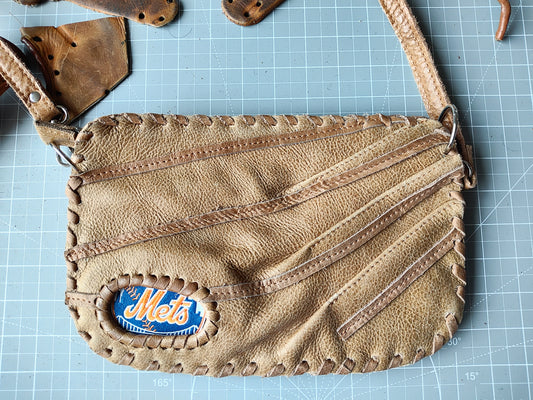 Glove Finger Purse - New York Mets