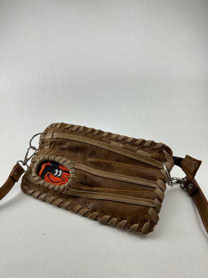 Finger Glove Wristlet - Baltimore Orioles Birdface