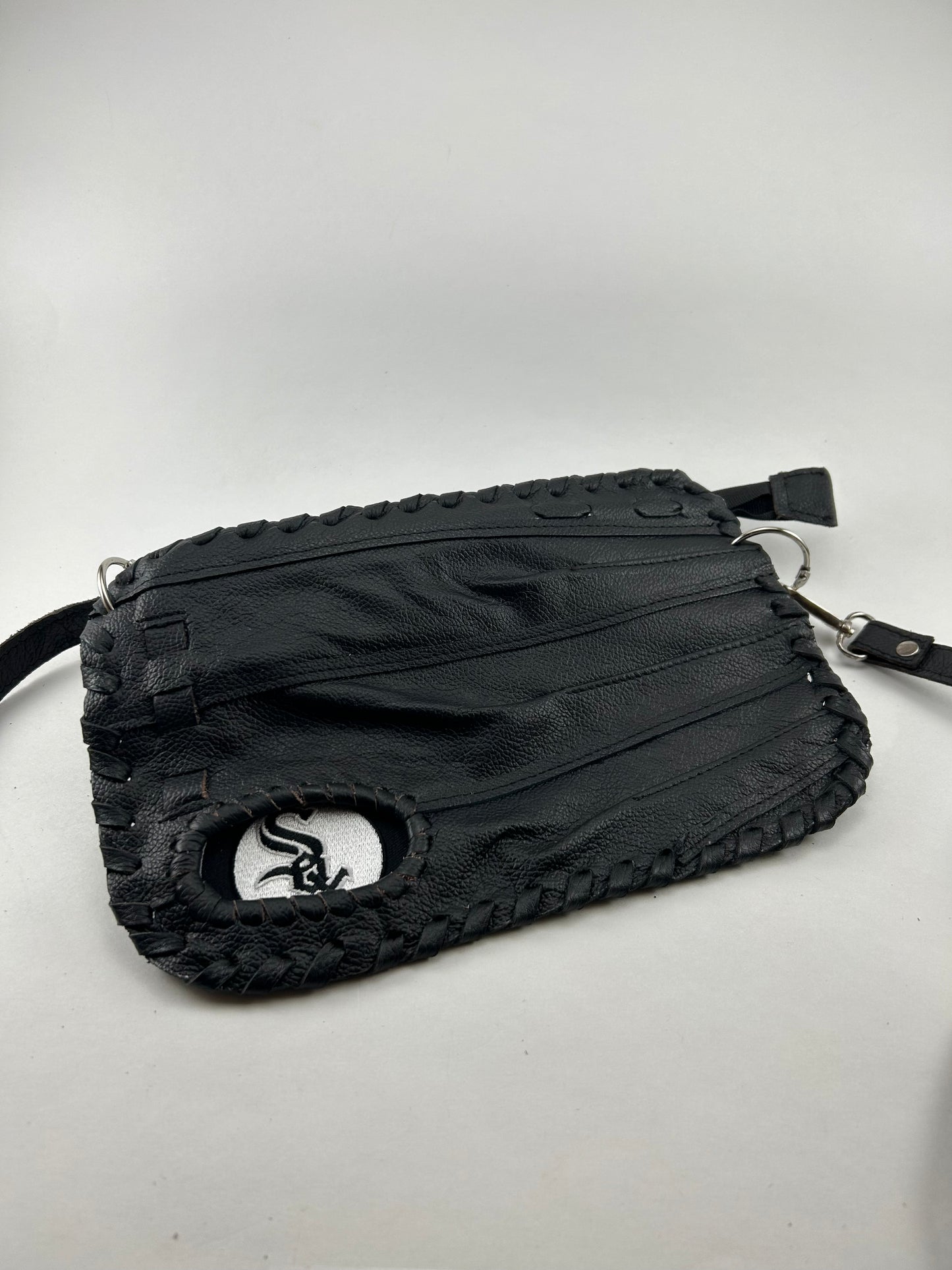 Black Finger Glove Purse - Chicago White Sox Circle