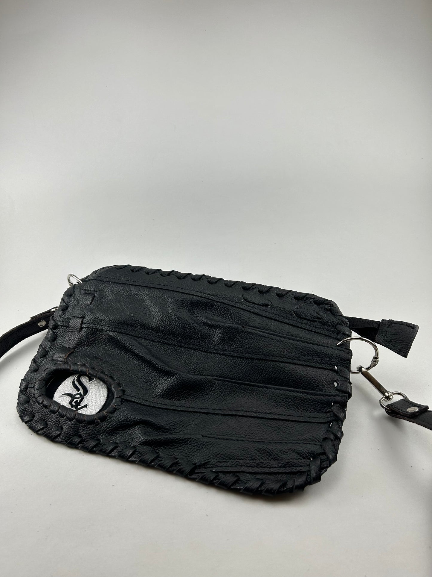 Black Finger Glove Purse - Chicago White Sox Circle