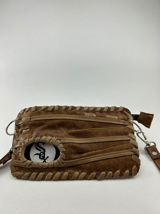 Finger Glove Wristlet - Chicago White Sox