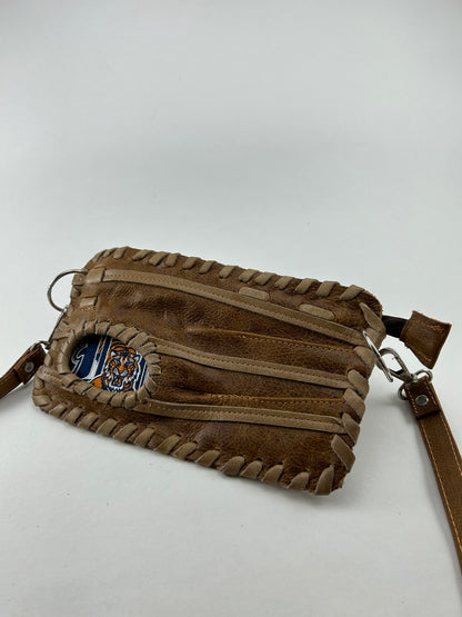 Finger Glove Wristlet - Detroit Tigers D Tiger