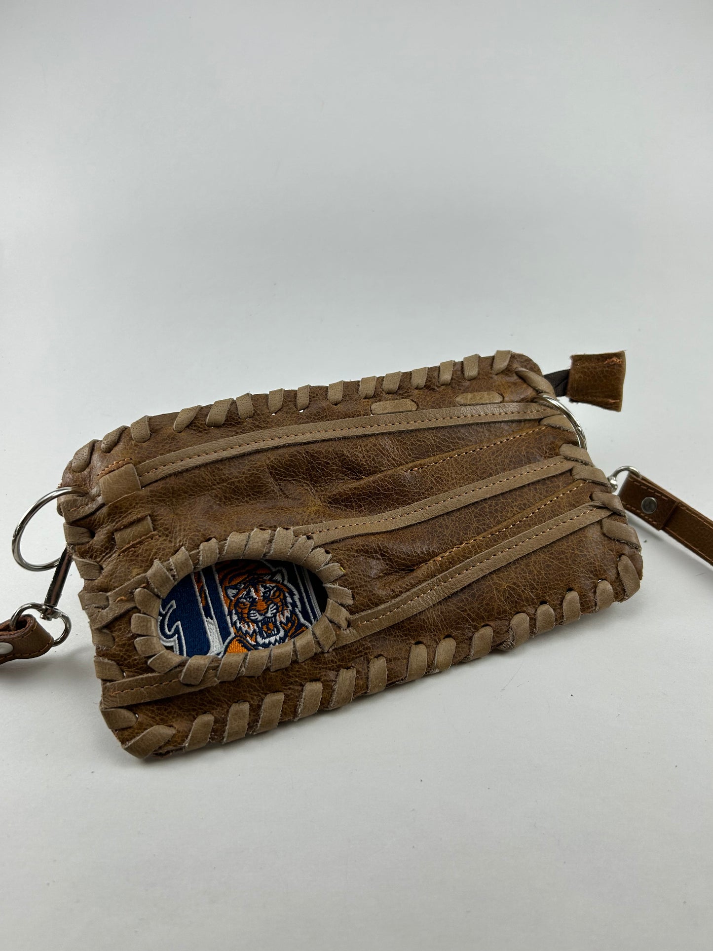 Finger Glove Wristlet - Detroit Tigers D Tiger