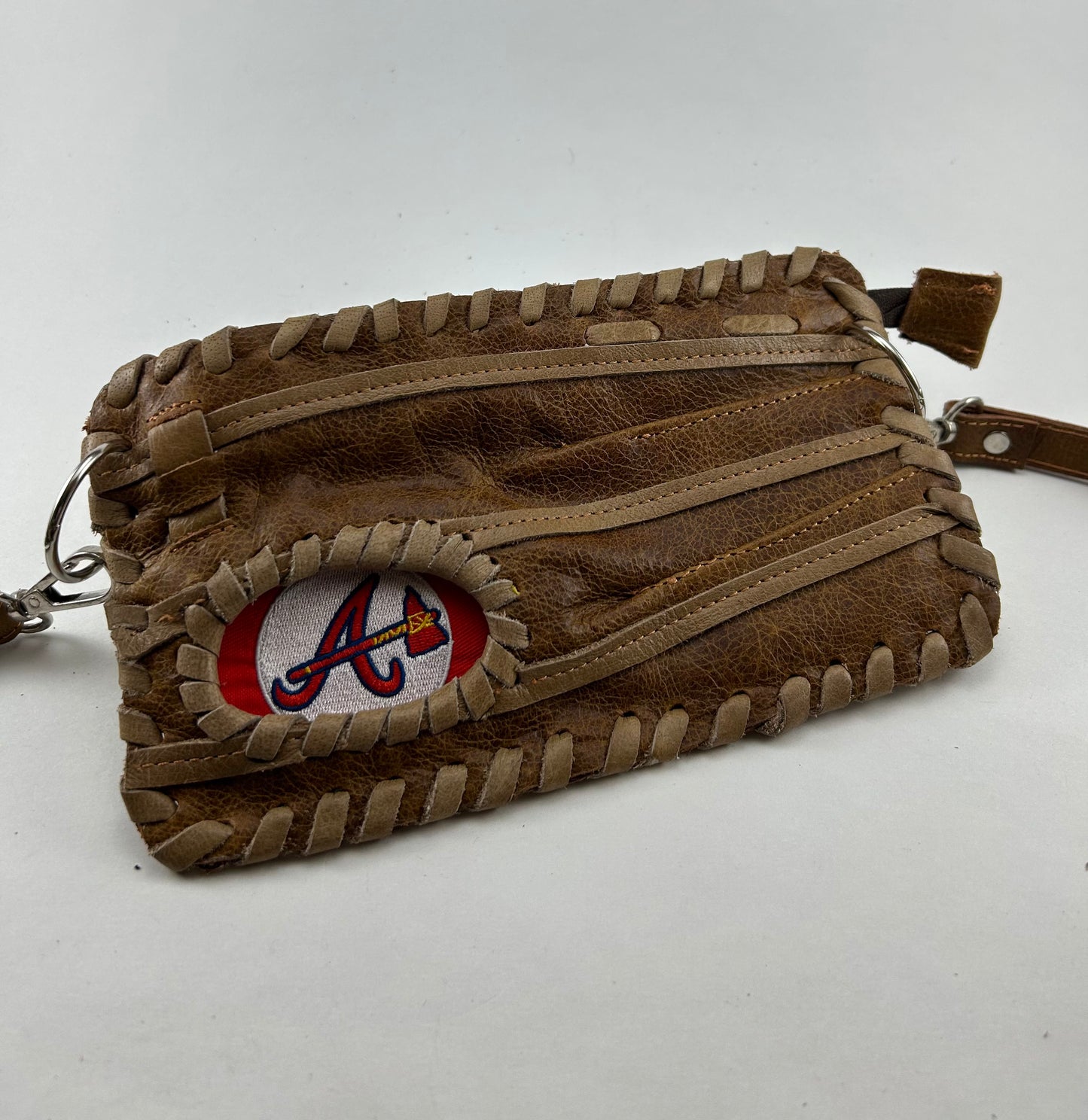 Finger Glove Wristlet - Atlanta Braves A Tomahawk Round