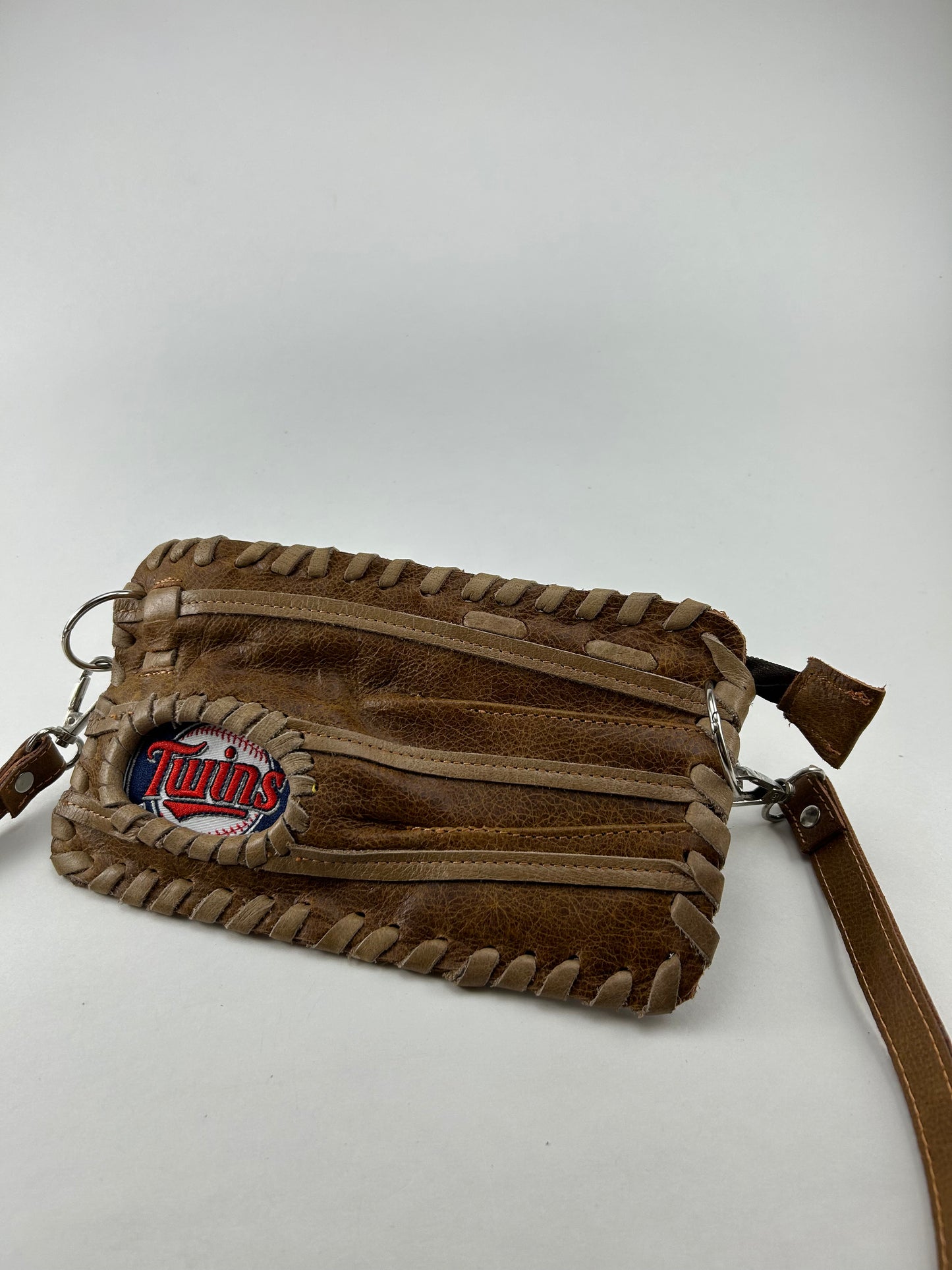 Finger Glove Wristlet - Minnesota Twins Emblem