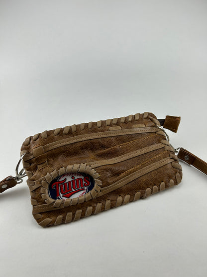 Finger Glove Wristlet - Minnesota Twins Emblem