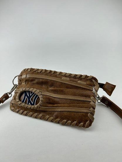 Finger Glove Wristlet - New York Yankees NY