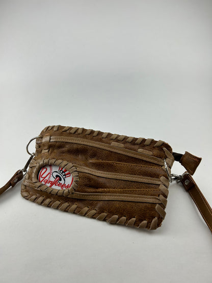 Finger Glove Wristlet - New York Yankees Tophat