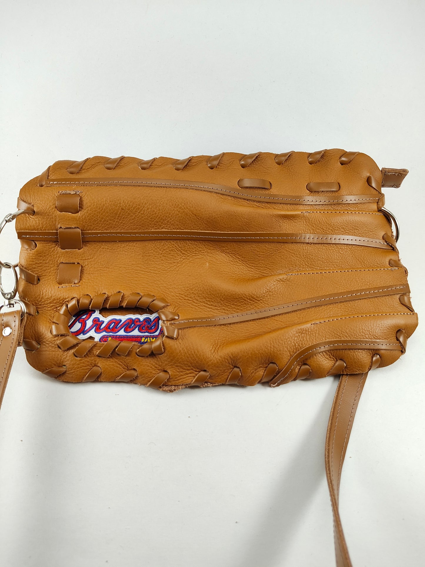 Finger Glove Purse - Atlanta Braves Script