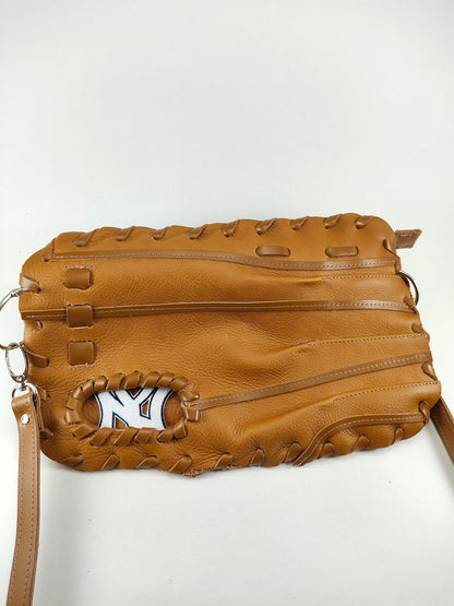 Finger Glove Purse - New York Yankees NY White