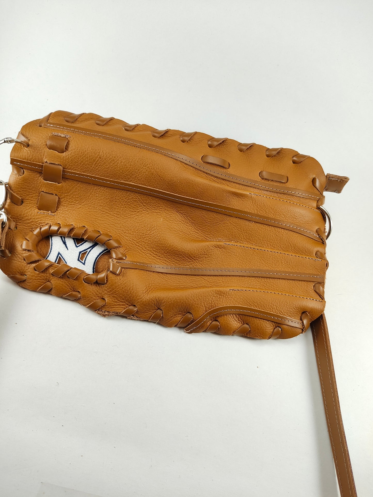 Finger Glove Purse - New York Yankees NY White