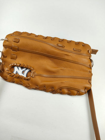 Finger Glove Purse - New York Yankees NY White