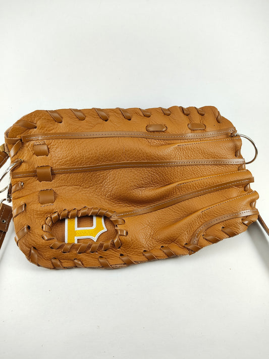 Finger Glove Purse - Pittsburg Pirates Large P