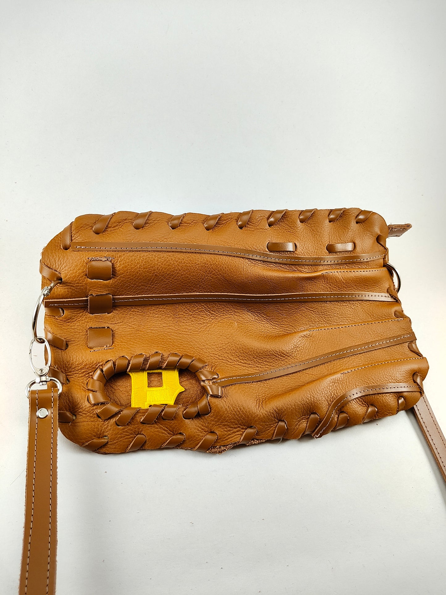 Finger Glove Purse - Pittsburg Pirates Small P