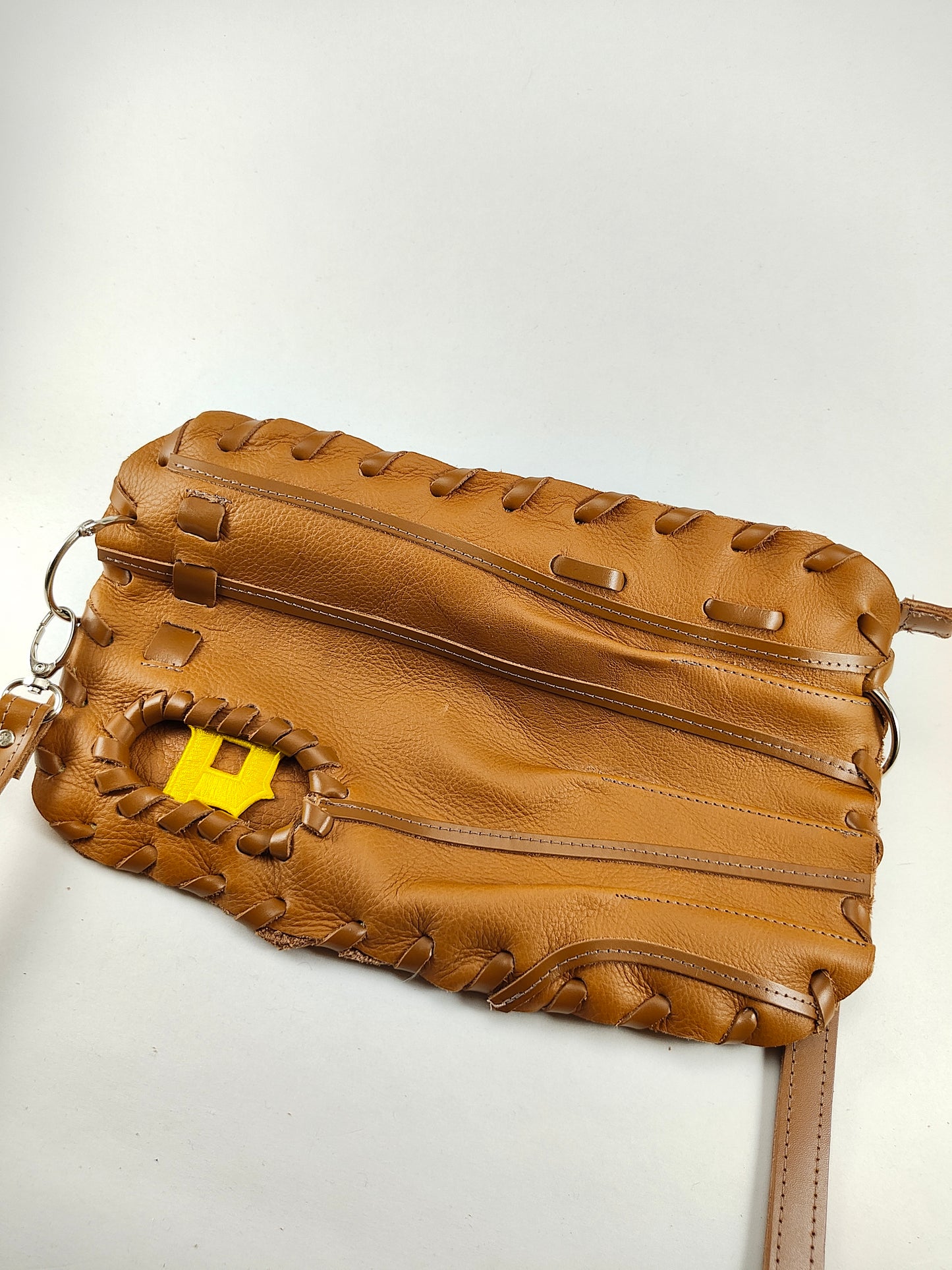 Finger Glove Purse - Pittsburg Pirates Small P