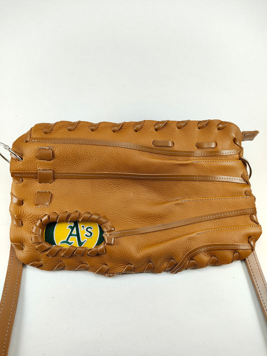 Finger Glove Purse - Oakland As Yellow Center Circle