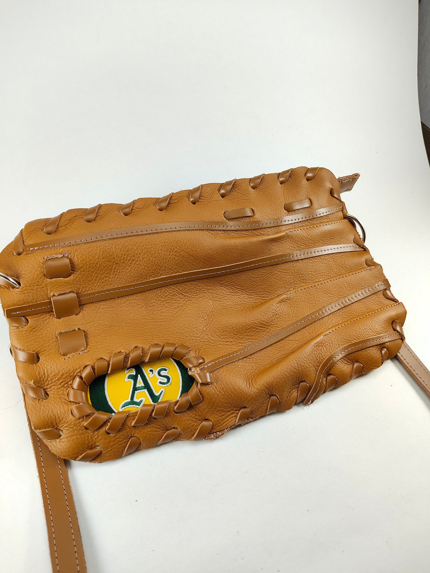 Finger Glove Purse - Oakland As Yellow Center Circle