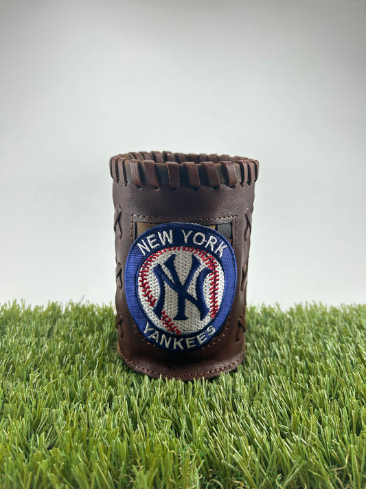 Vintage Pocket Coozie - New York Yankees NY Ball Circle