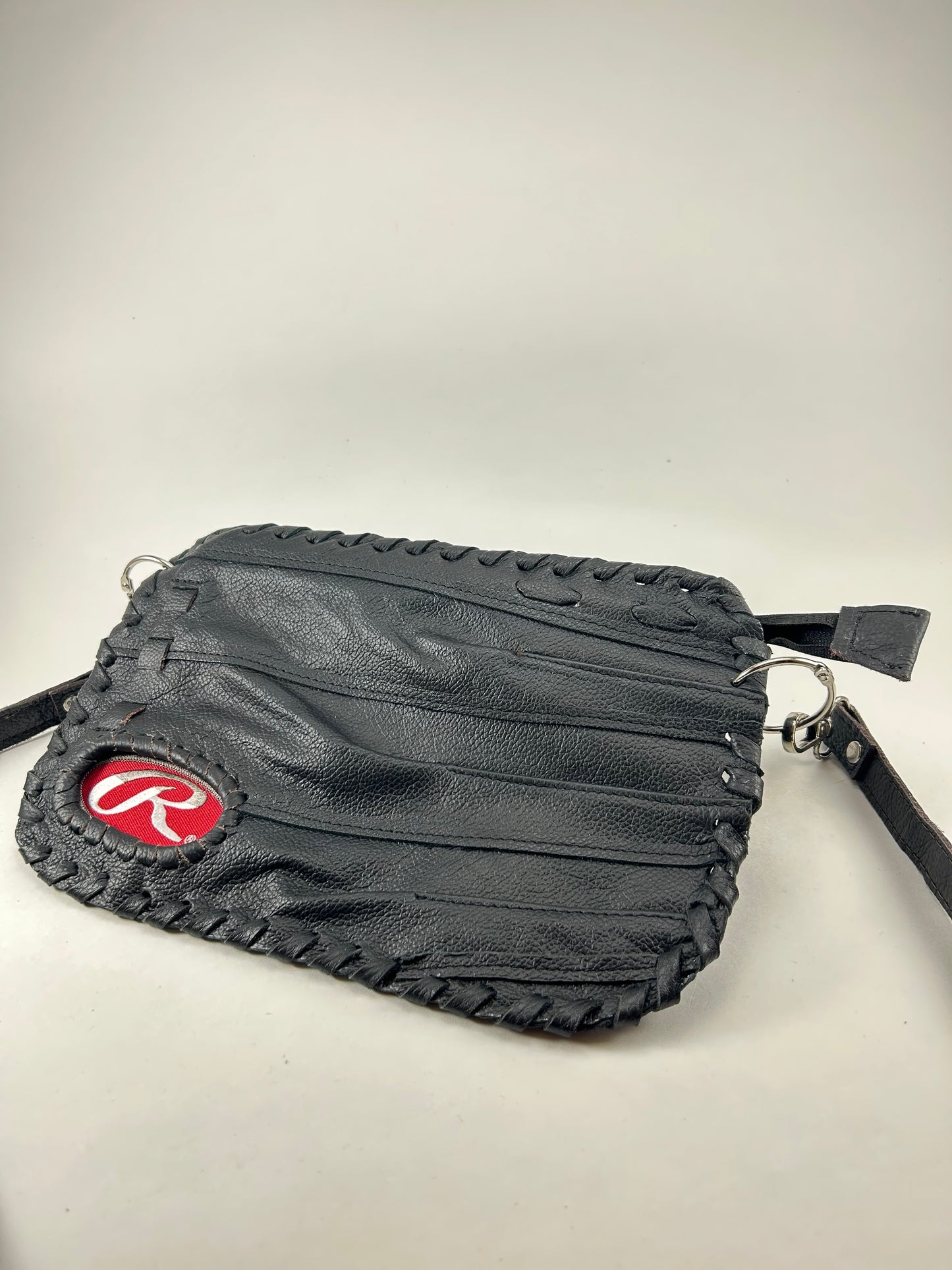 Black Finger Glove Purse - Rawlings R Grayscale
