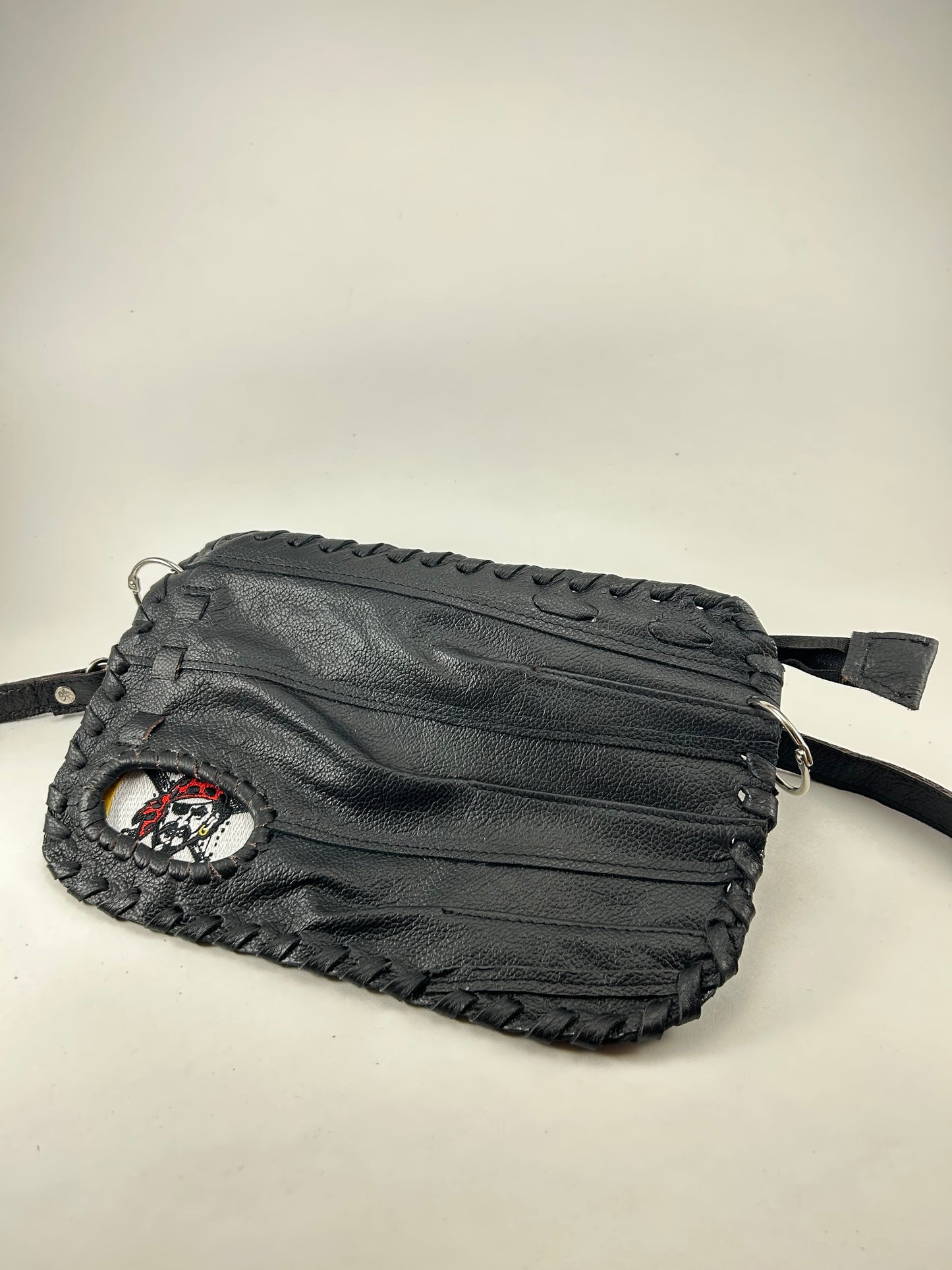 Black Finger Glove Purse - Pittsburg Pirates Baseball