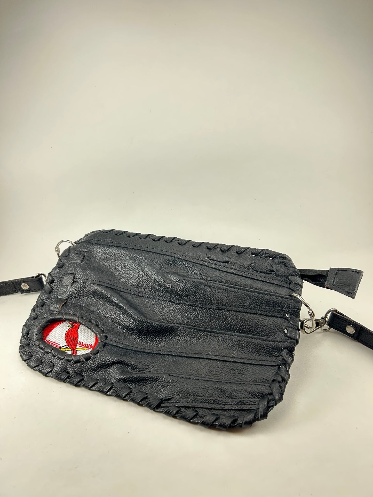 Black Finger Glove Purse - St. Louis Cardinals Round White Center