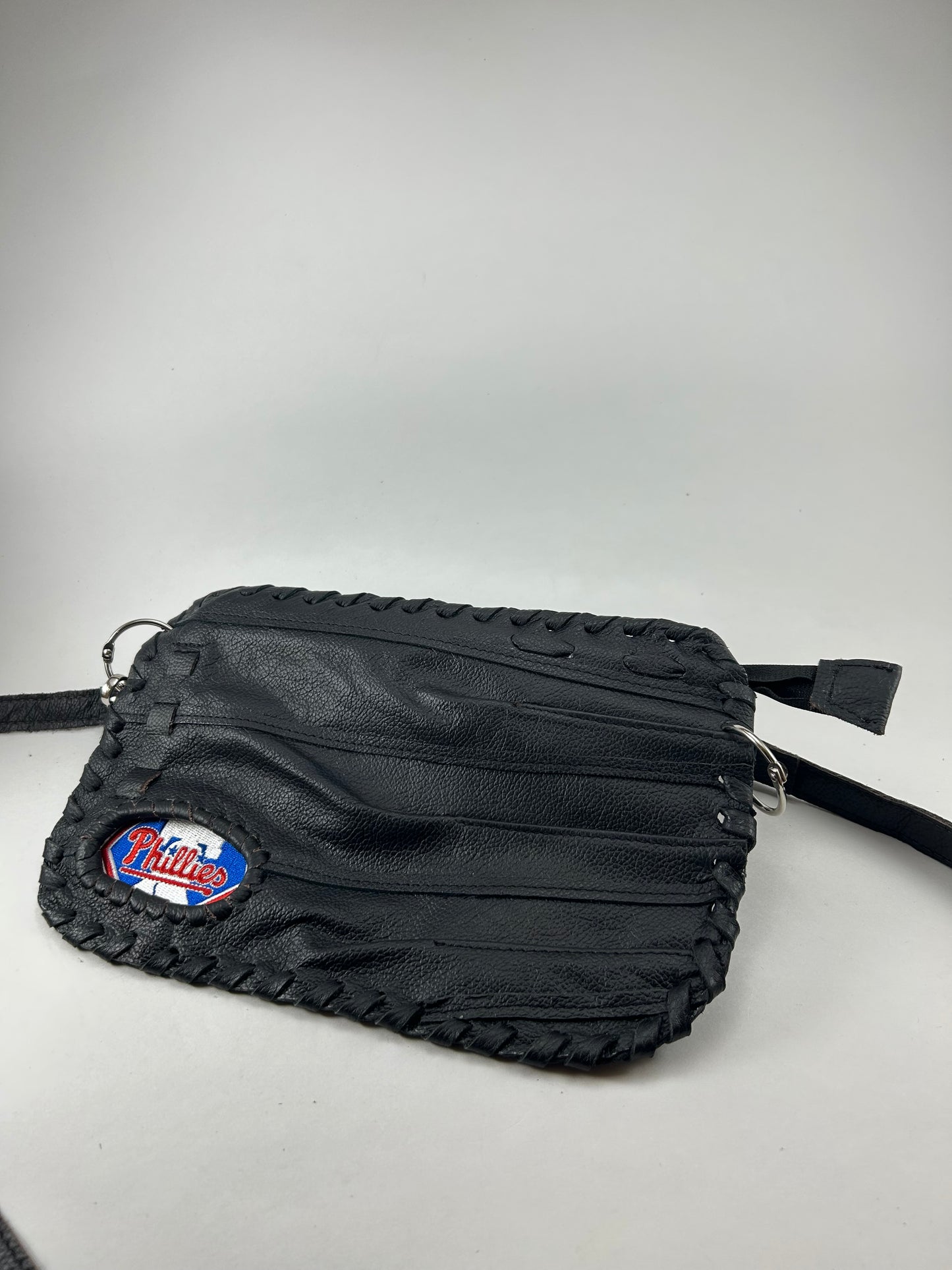 Black Finger Glove Purse - Philadelphia Phillies Diamond