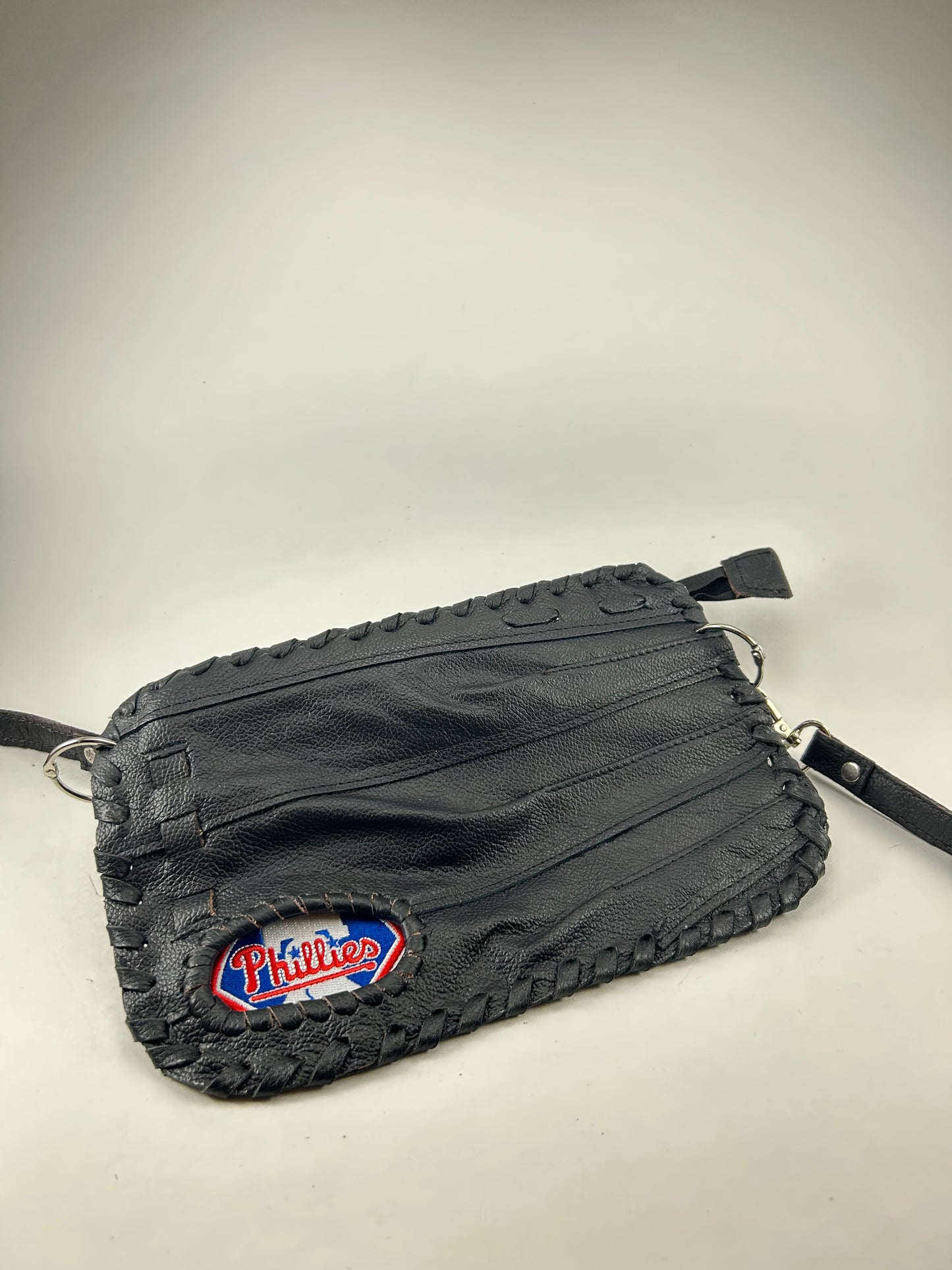 Black Finger Glove Purse - Philadelphia Phillies Diamond