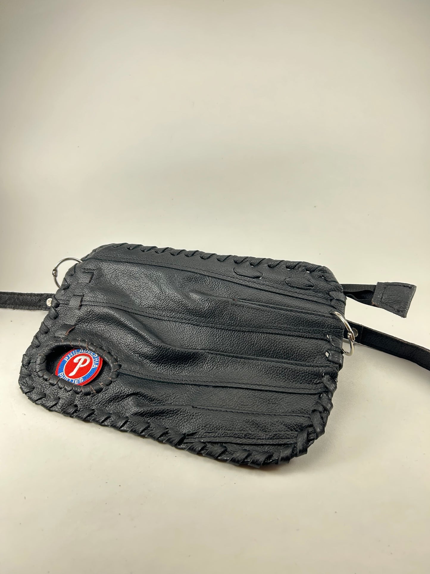 Black Finger Glove Purse - Philadelphia Phillies P