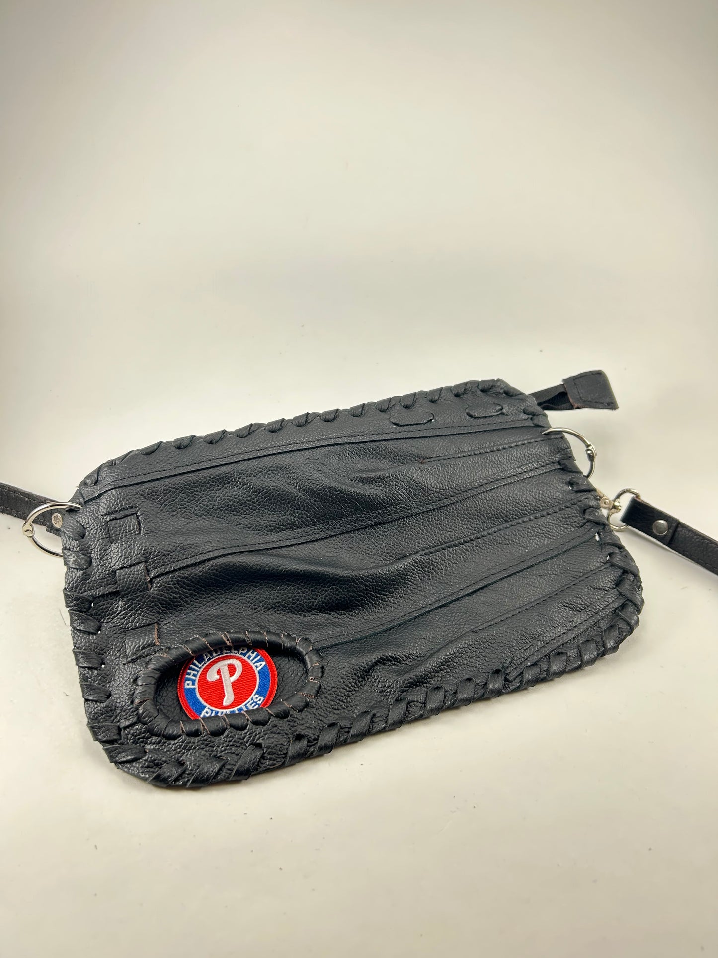 Black Finger Glove Purse - Philadelphia Phillies P