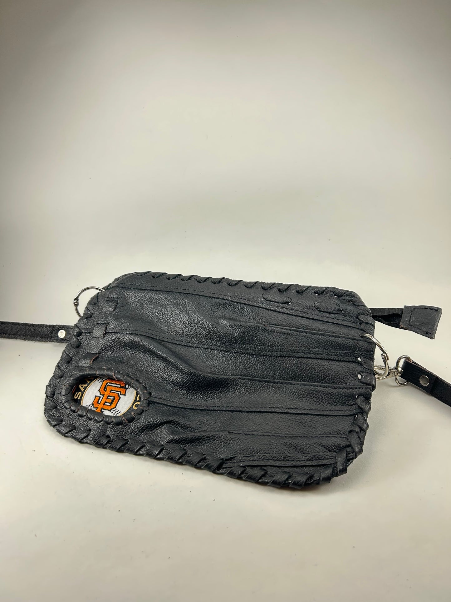Black Finger Glove Purse - San Francisco Giants SF Circle
