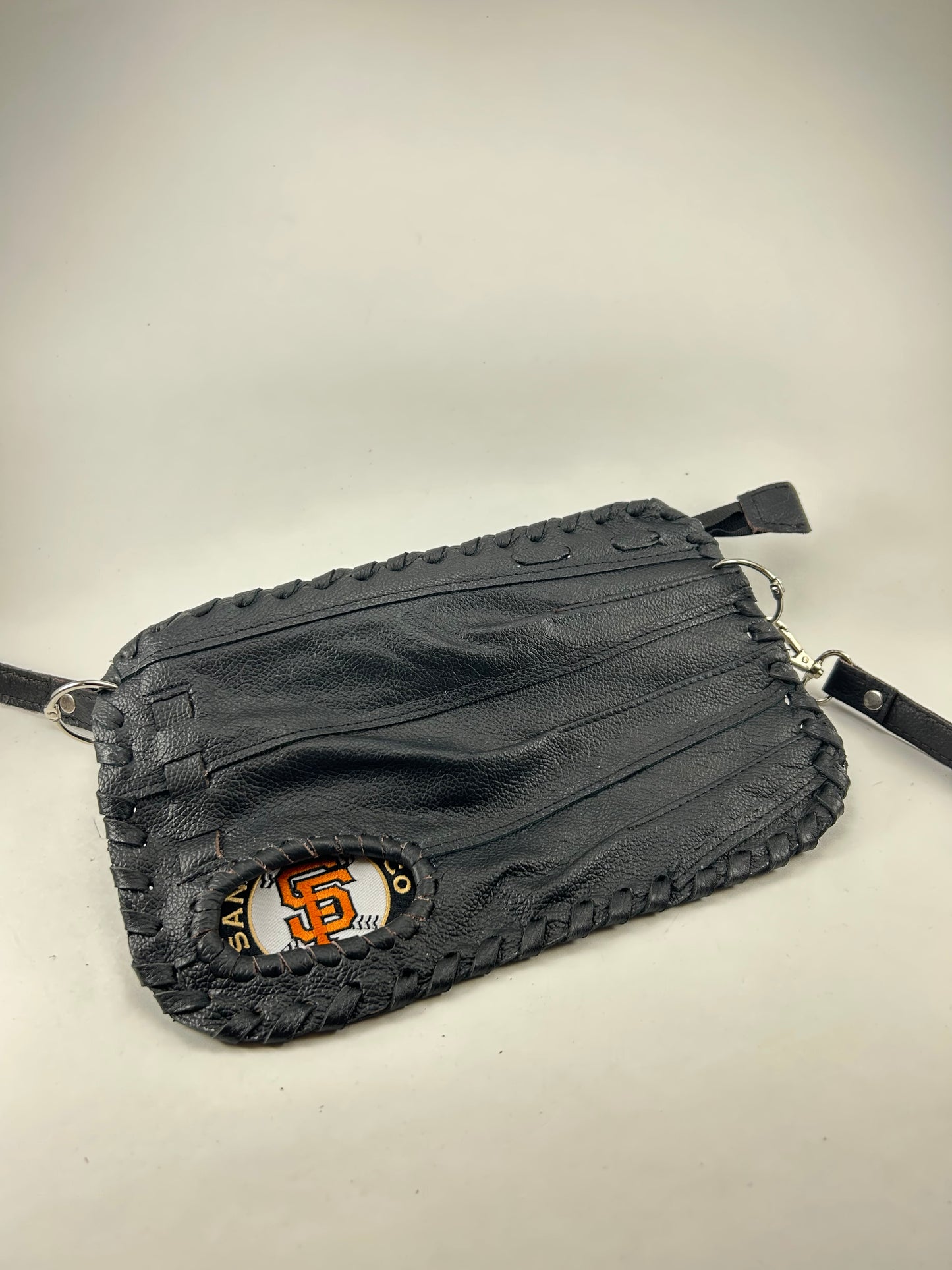 Black Finger Glove Purse - San Francisco Giants SF Circle