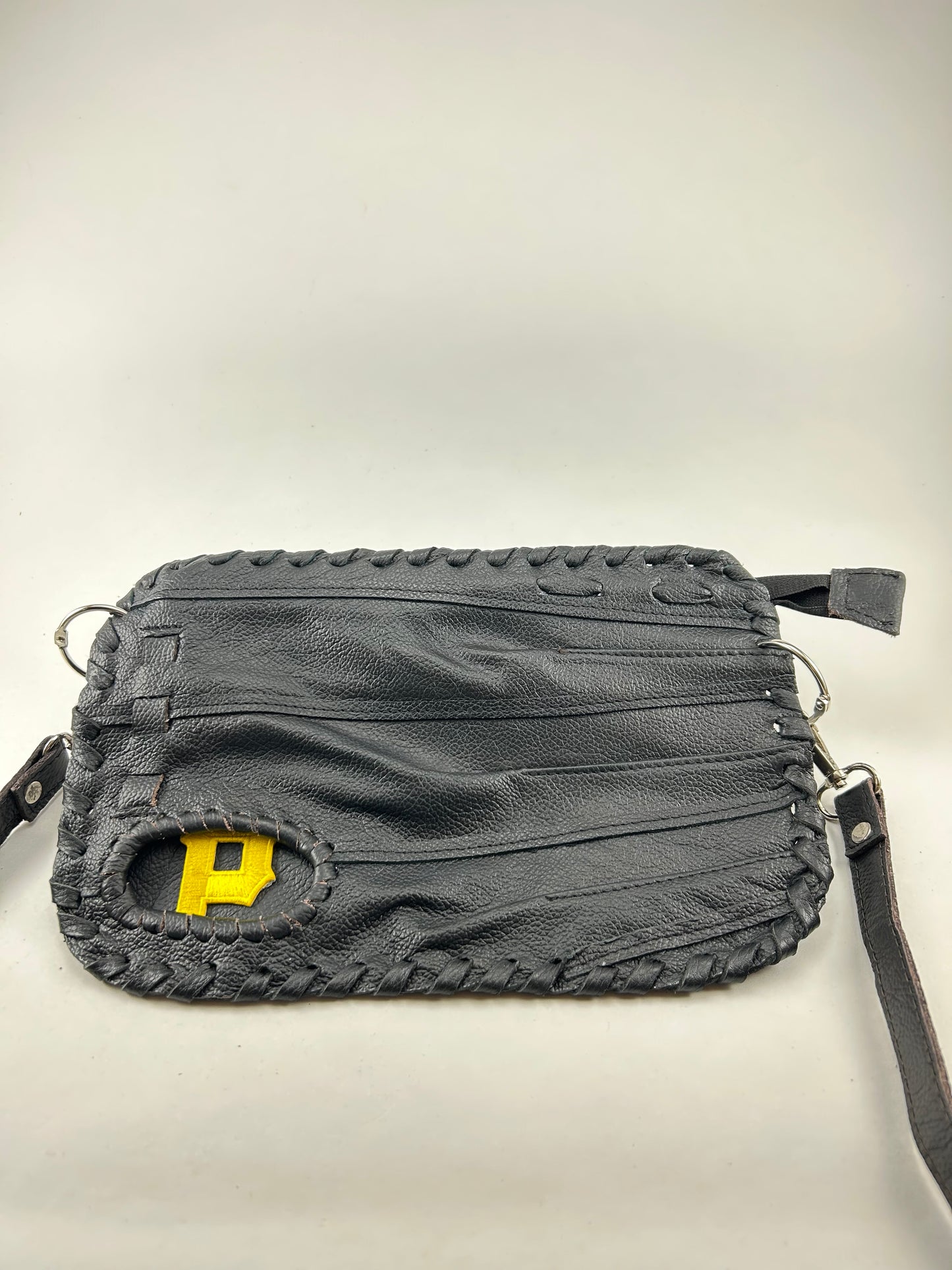 Black Finger Glove Purse - Pittsburg Pirates P