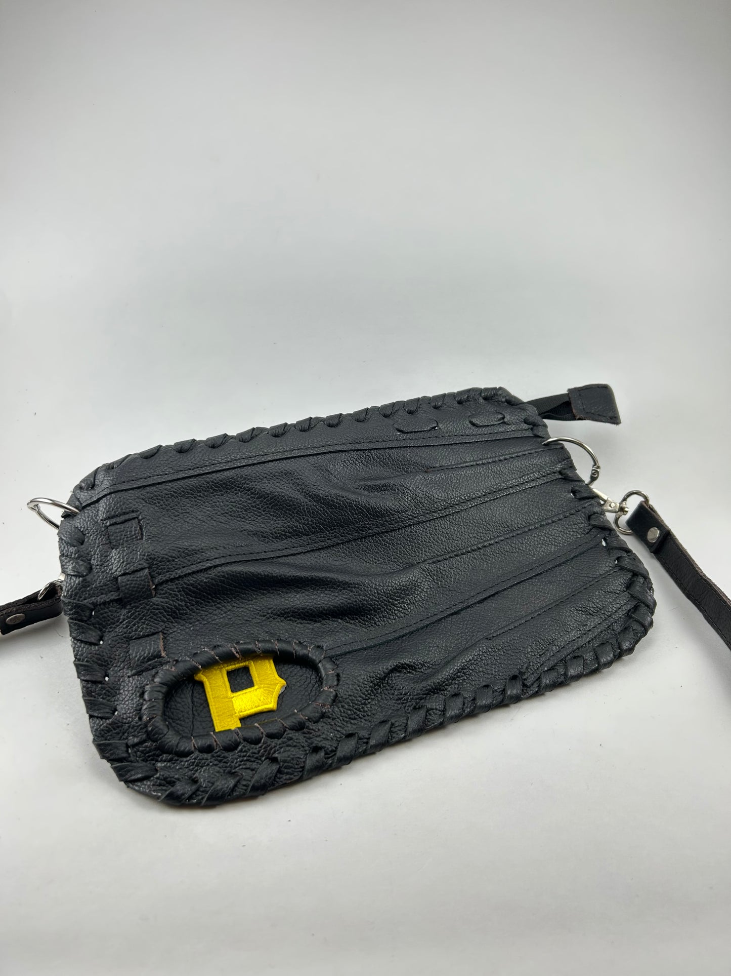 Black Finger Glove Purse - Pittsburg Pirates P