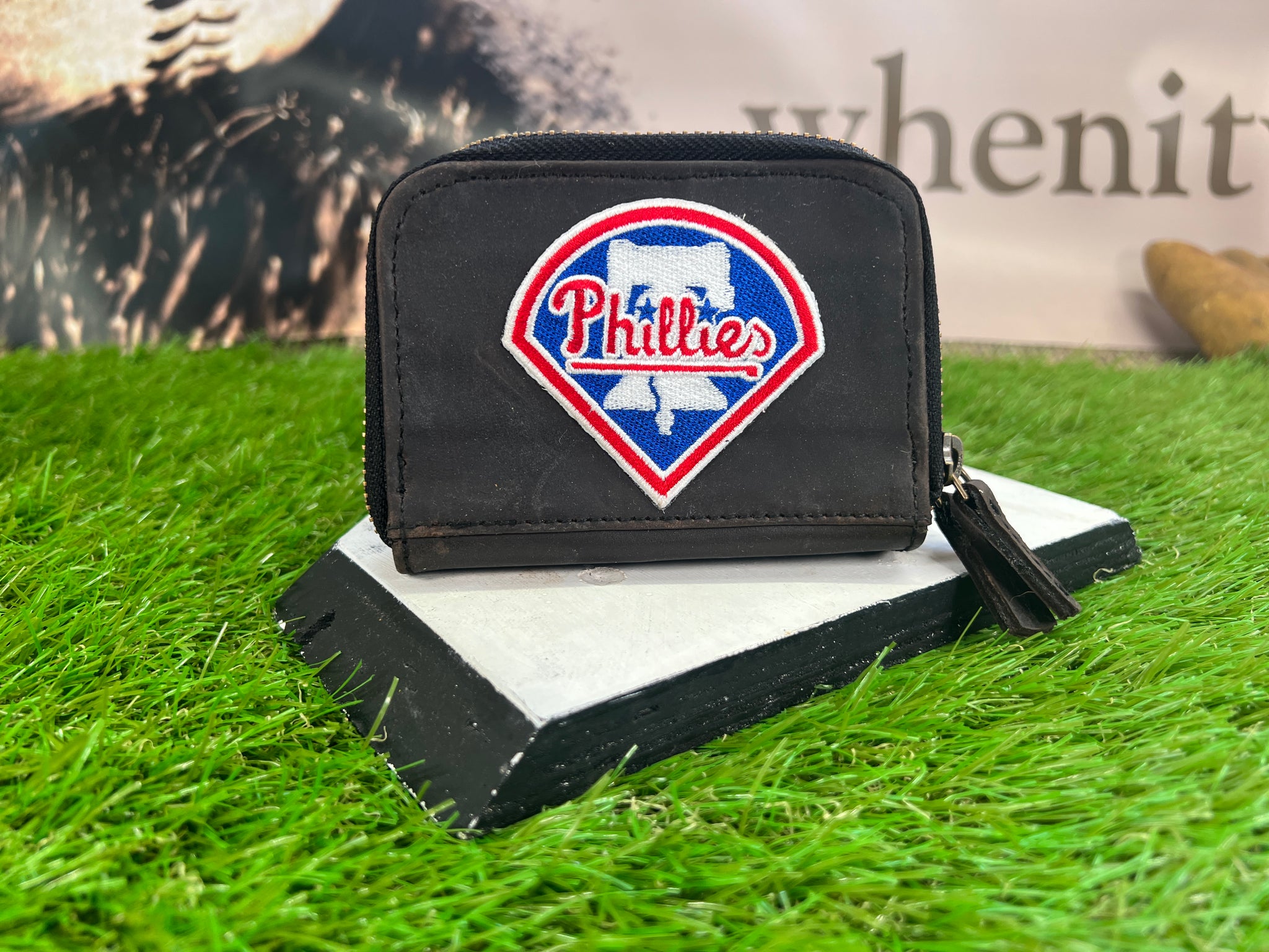 Philadelphia Phillies Women's Zip-Around Wristlet Wallet